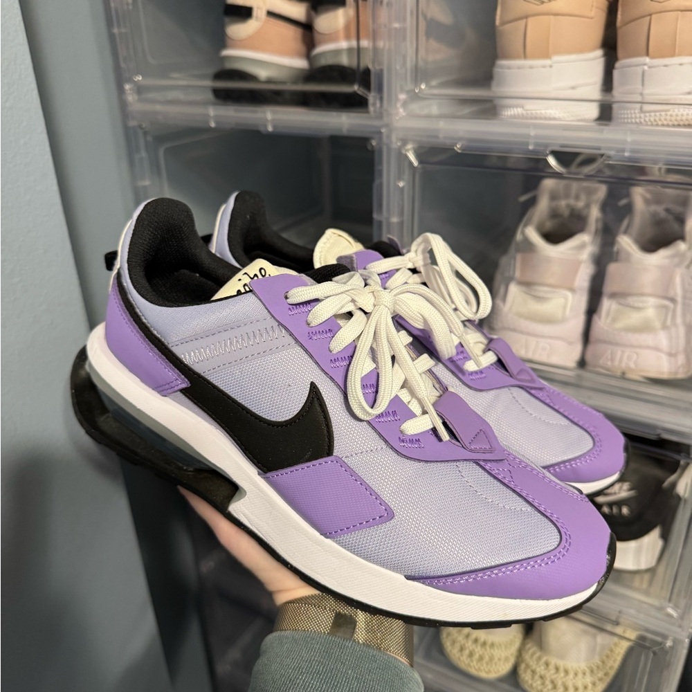 Nike Air women’s size 8 worn once and box kept